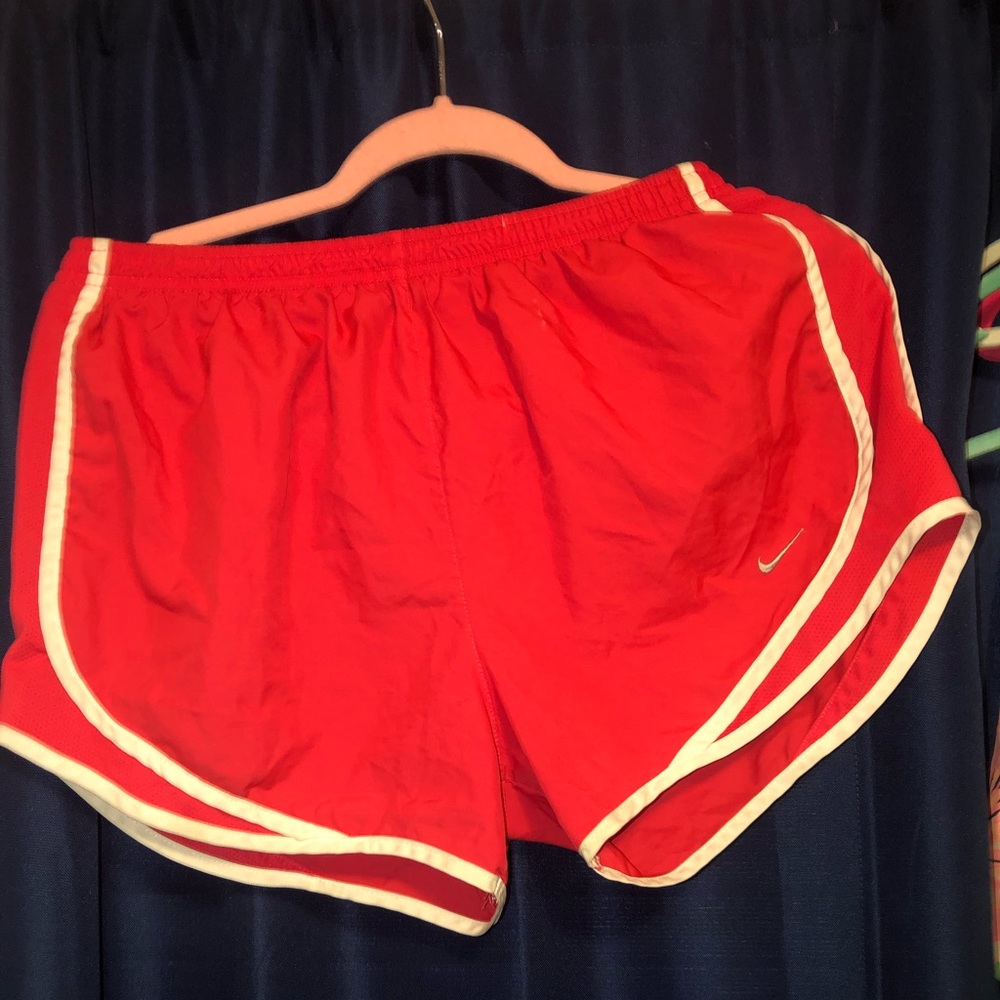 Coral nike drifit tempo shorts